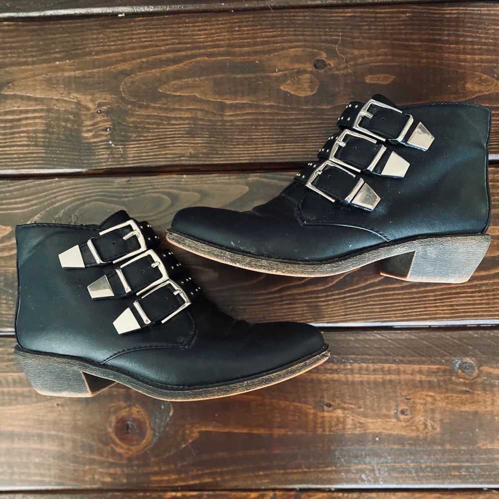 Report booties